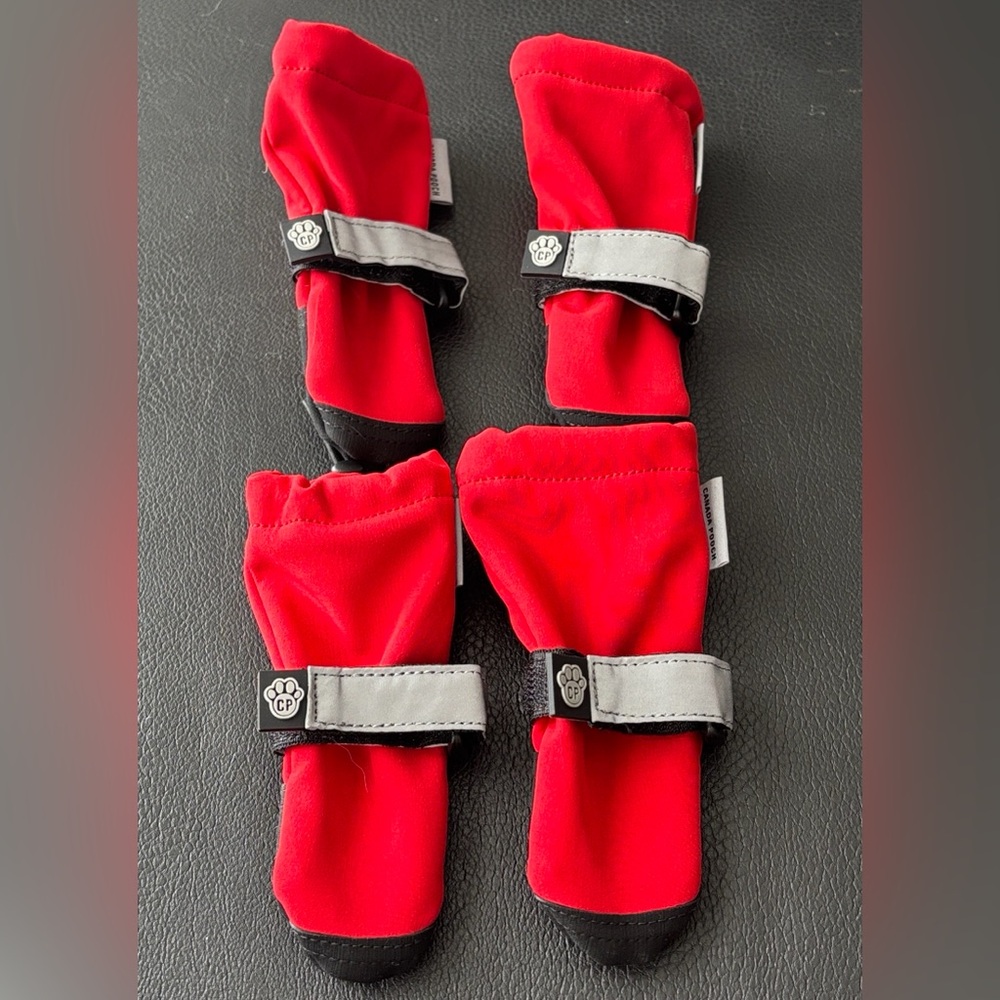 Canada Pooch soft shield dog boots - SIZE 1